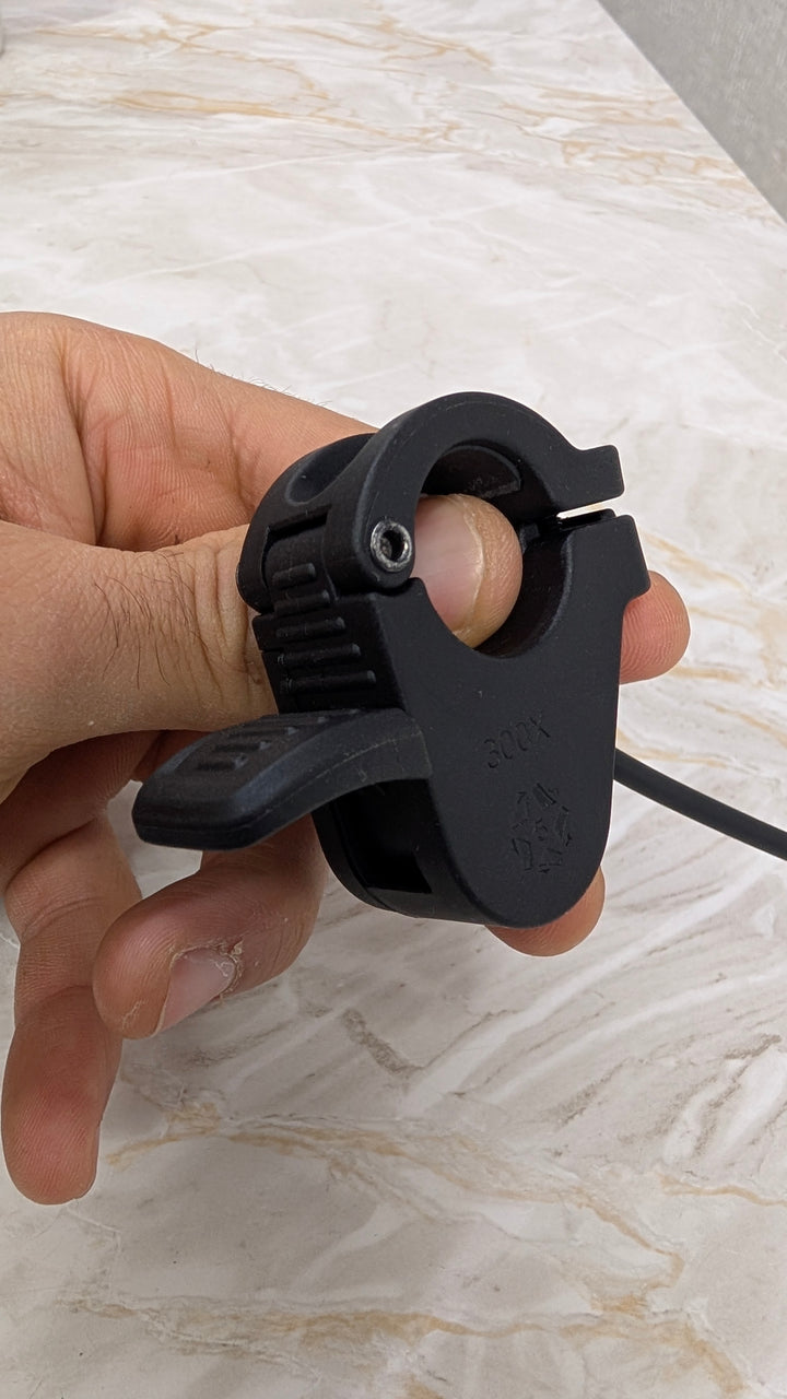 Thumb throttle 3