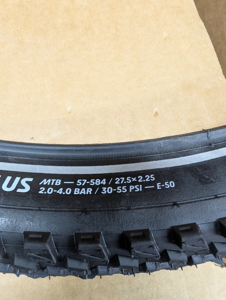 Schwalbe Marathon Pluss MTB tires x2