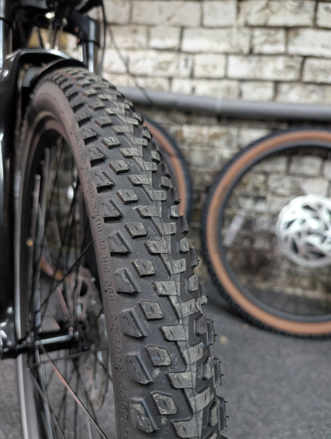 Schwalbe Marathon Pluss MTB tires x2