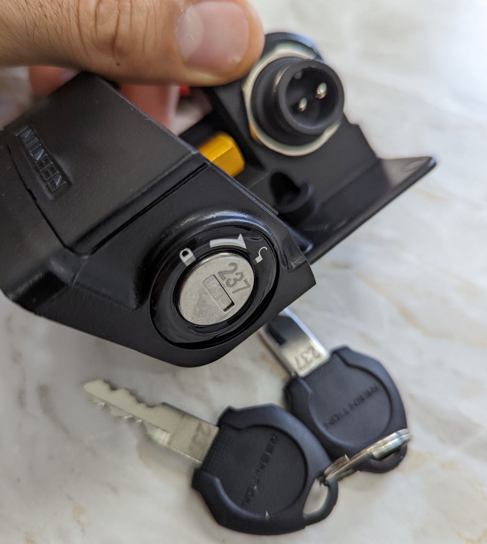 Lock for E-bike battery – UNRESTRICTEDBIKES - Main Image